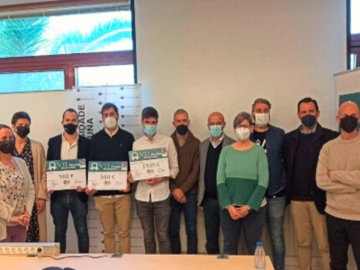 Cheque de premios TFG sobre Ciberacoso organizado por cátedra ALDABA-WIB